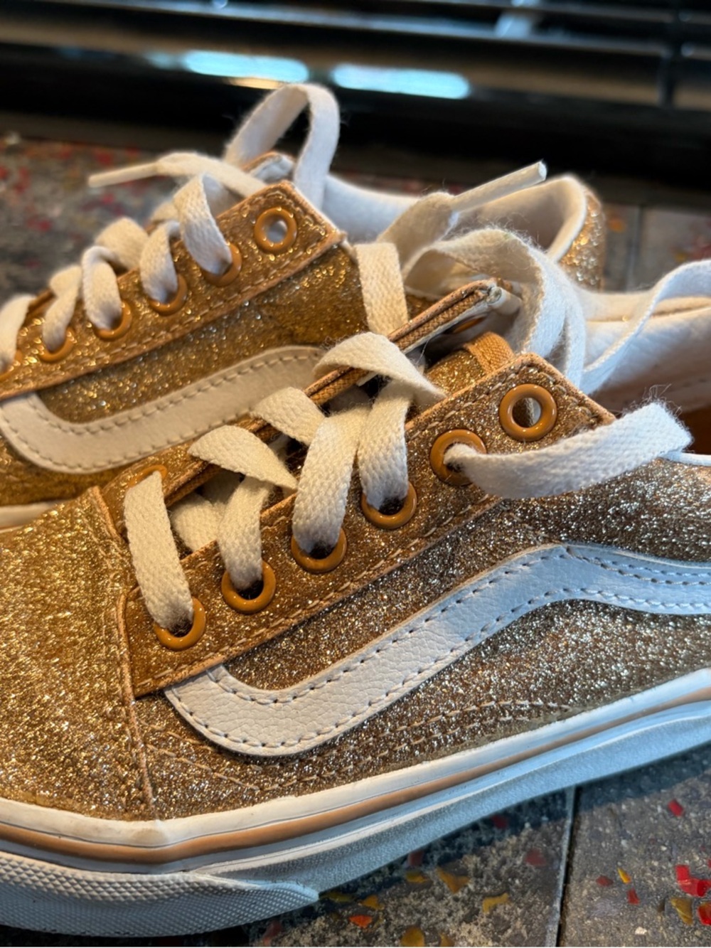 Vans Kids Glitter Low-Top Sneakers in Gold and White